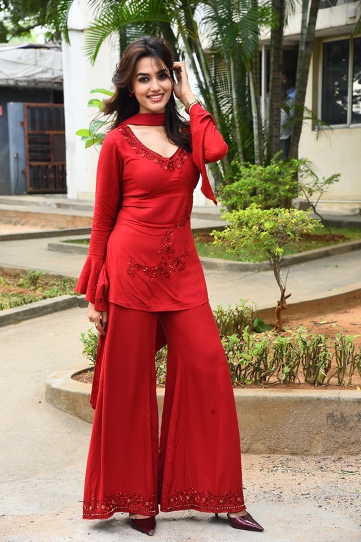 Hushaaru 2 Fame Vidhi Yadav Photos