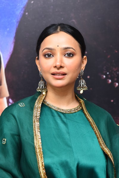 Swetha Basu Prasad Photos