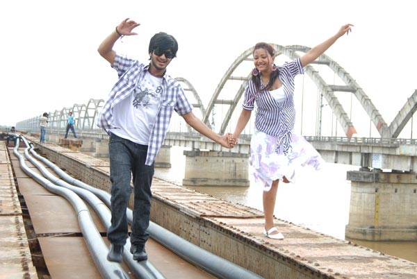 Kalavar king Movie Stills - Nikhil Siddartha, Swetha Basu - Photo 15