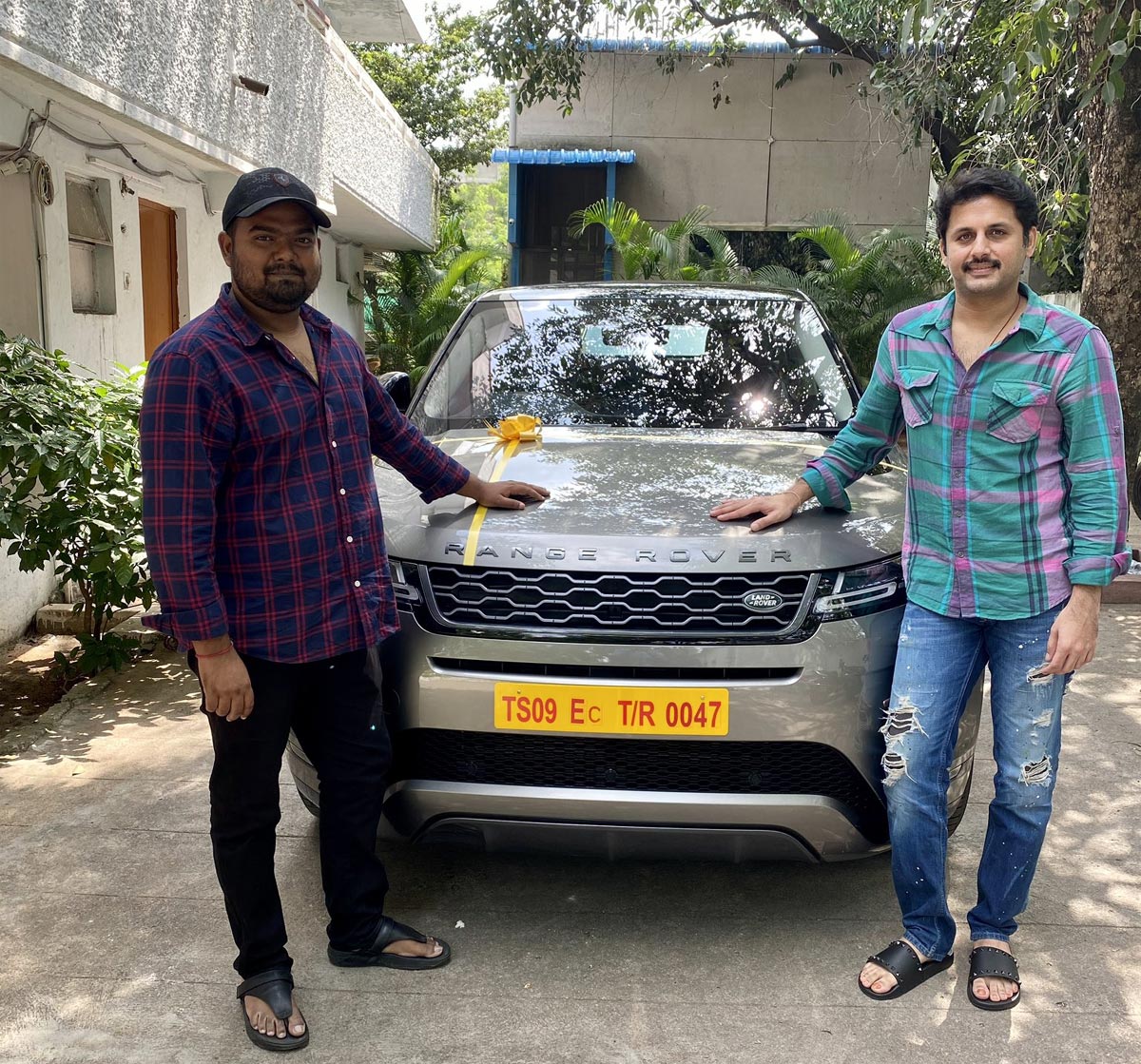 nithiin,range rover,bheeshma,venky kudumula,birthday gift  2 సినిమాలు తీశాడు.. రెండు కార్లు కొట్టేశాడు