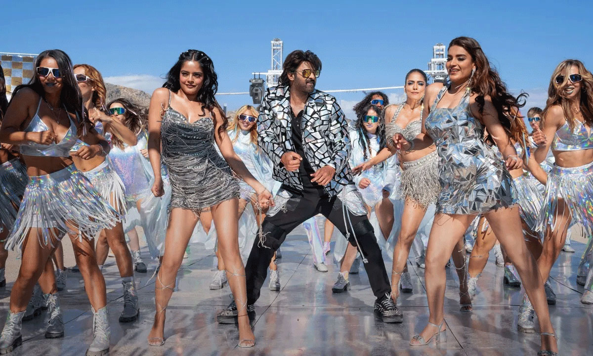 nidhi  ముగ్గురి హీరోయిన్లను హోల్సేల్ గా ముంచేశాడు 