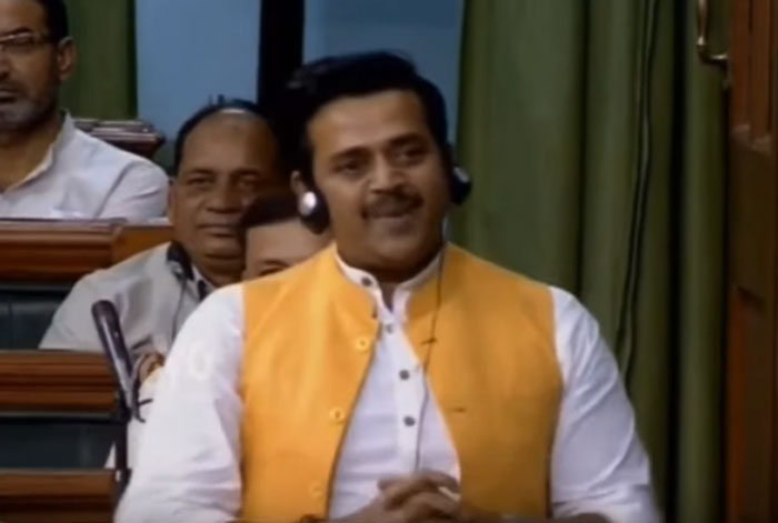 actor ravi kishan singing songm mp ravikishan,loksabha,maddali shiva reddy  లోక్‌సభలో అందరికీ షాకిచ్చిన ‘రేసుగుర్రం’ విలన్!