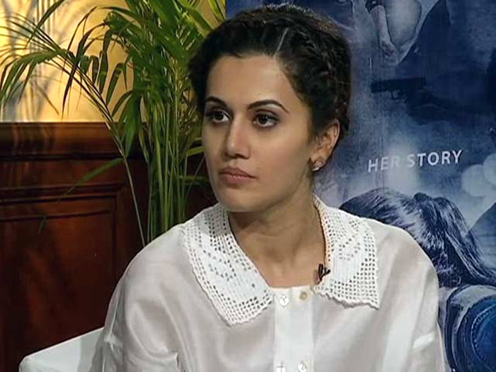 taapsee,director raghavendra rao,taapsee says sorry  ఈ అమ్మడు సారీ చెప్పింది అందుకేనా?