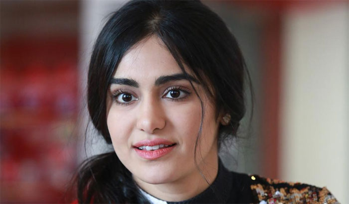 adah sharma,netizen,kiss,harassment,heroine  నెటిజన్లపై ఆదా కోపంలో అర్ధముంది!