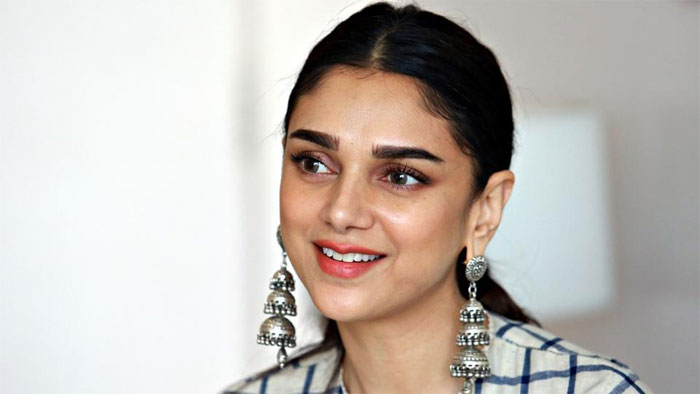 aditi rao hydari,sammohanam,heroine,netizens,chit chat  అదితి రావు భలేగా సమాధానం ఇచ్చింది!