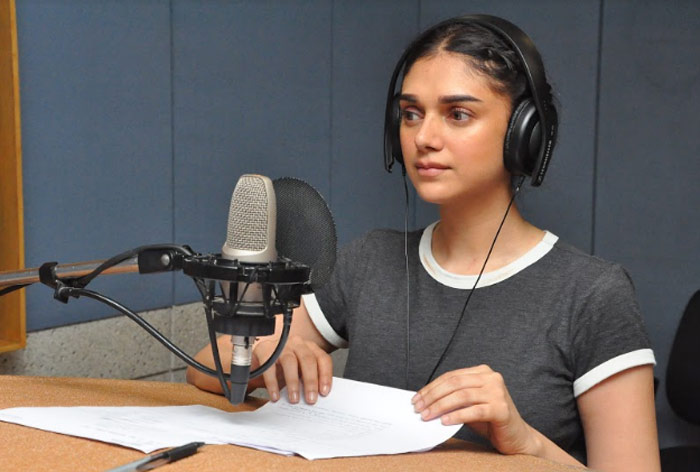 aditi rao hydari,dubbing,talent,sammohanam  అదితిరావు హైద‌రీ టాలెంట్ చూపిస్తోంది..!