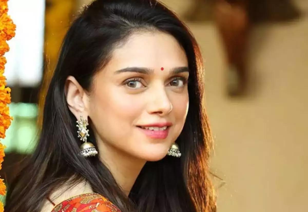 aditi rao hydari,chit chat,v movie,interview,chit chat  ‘వి’ హార్ట్‌ ఆఫ్‌ ది స్టోరి అదే: అదితిరావు హైదరి