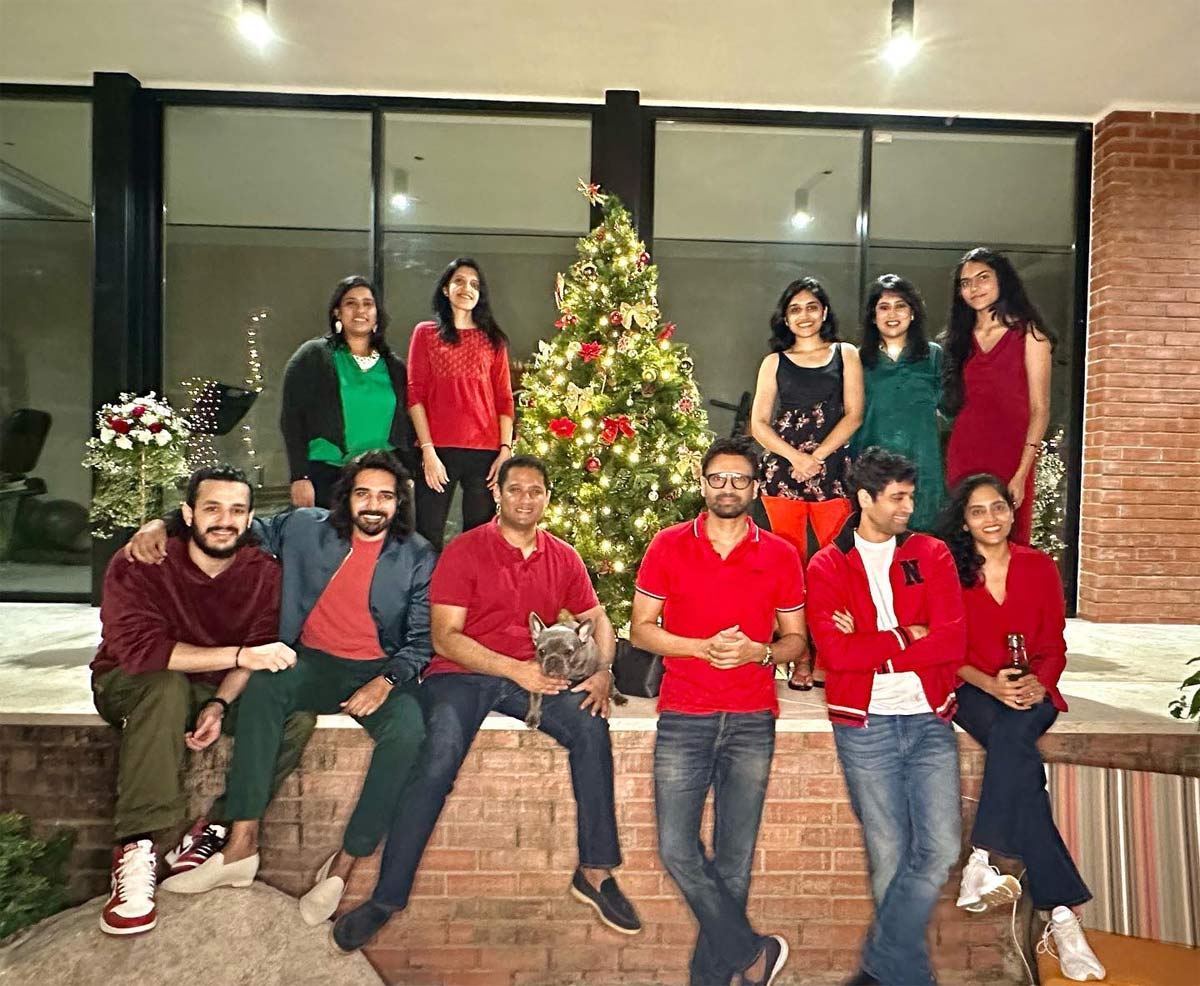 akkineni family,adivi sesh,christmas celebrations  అక్కినేని క్రిస్టమస్ సెలెబ్రేషన్స్ లో అడివి శేష్ 