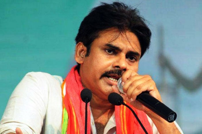 pawan kalyan,fans,action,janasena,mega fans  పవన్‌.. ముందు ఫ్యాన్స్‌కి దిశ చూపించు! 