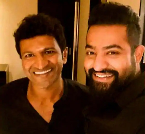 puneeth rajkumar,puneeth rajkumar passed away,jr ntr,bangalore,tollywood celebrities  పునీత్ చివరి చూపు కోసం బెంగుళూర్ కి ఎన్టీఆర్, చిరు 