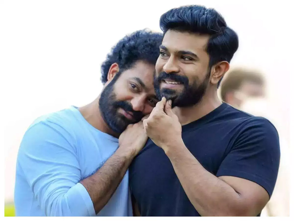 ram charan,jr ntr,ram charan vs jr ntr,fan war,fans war,mega family,nandamuri family,mega fans,nandamuri fans,rrr movie,ss rajamouli  రామ్ చరణ్ వర్సెస్ ఎన్టీఆర్: ఫ్యాన్స్ మారరా?