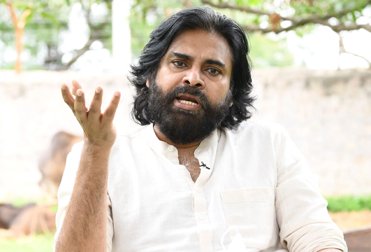 pawan kalyan,vakeel saab,dil raju,venu sriram,krish,harish shankar,surender reddy  వారికి వెన్నులో ఒణుకు పుట్టిస్తోన్న పవన్!