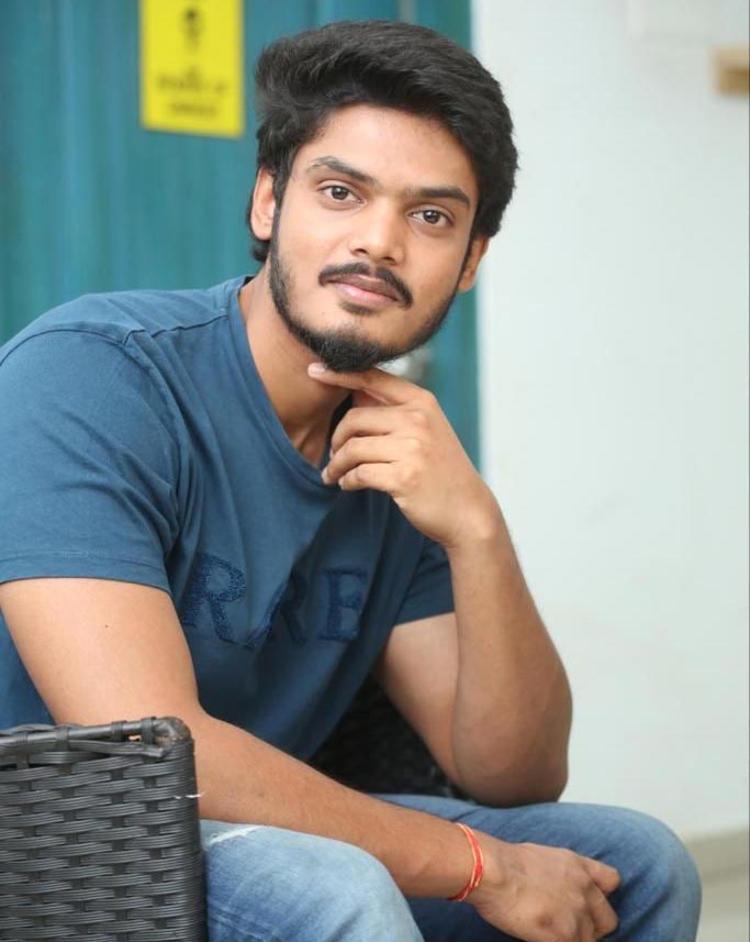 akash puri,akash puri interview,romantic movie,akash puri interview about romantic  ఒక రోజంతా ప్రభాస్ తో: ఆకాష్ పూరి 