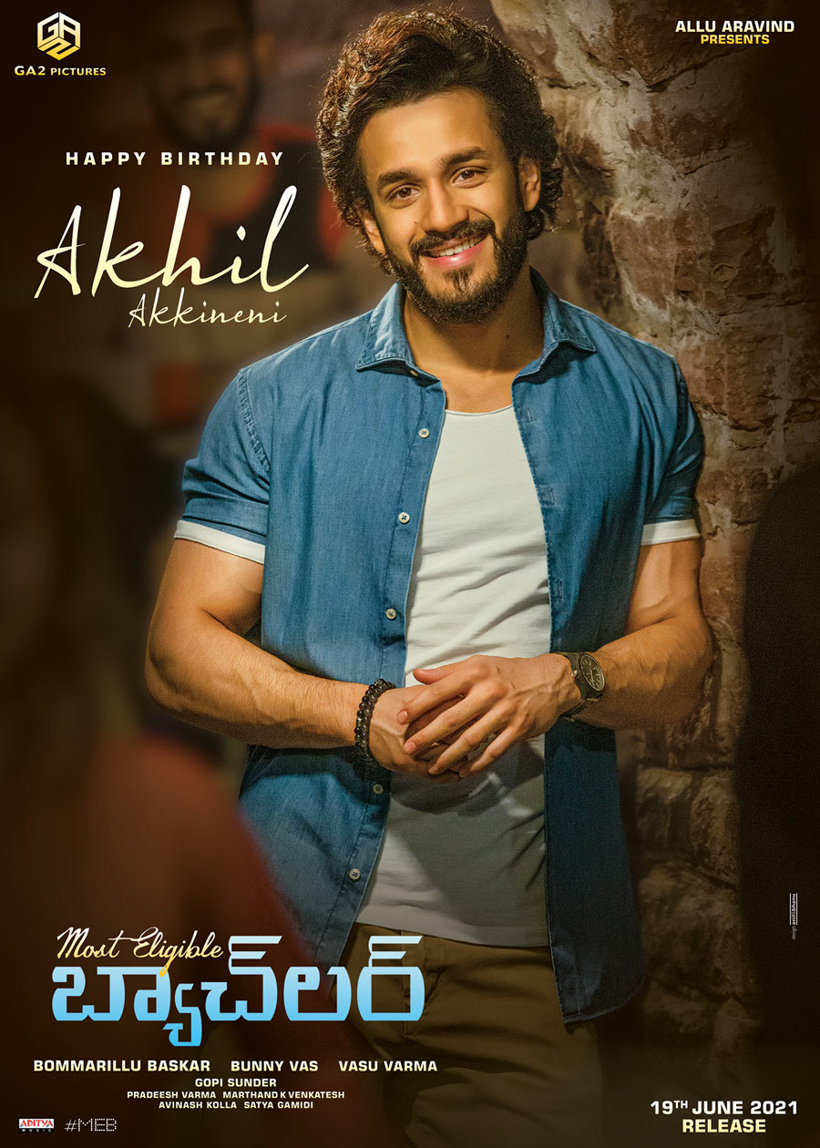 akhil akkineni,akhil birthay,most eligible bachelor,akhil birthday special,most eligible bachelor poster,akhil look in stylish  స్టైలిష్ లుక్ లో మోస్ట్ ఎలిజిబుల్ బ్యాచ్‌లర్