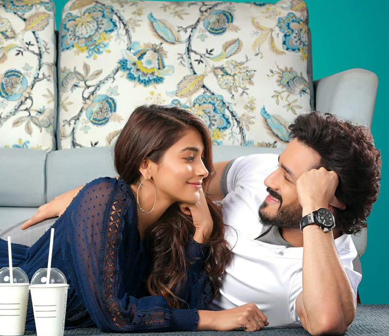 akhil akkineni,pooja hegde,akhil - pooja combo,most eligible bachelor,akhil most eligible bachelor,ott release  అఖిల్ కూడా తప్పదంటున్నాడా 