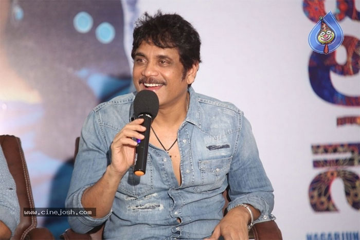 akkineni nagarjuna,interview,chi la sow,naga chaitanya,rahul ravindran,nag interview  పిల్లలు అడిగితే కాదనలేం కదా..: నాగ్!