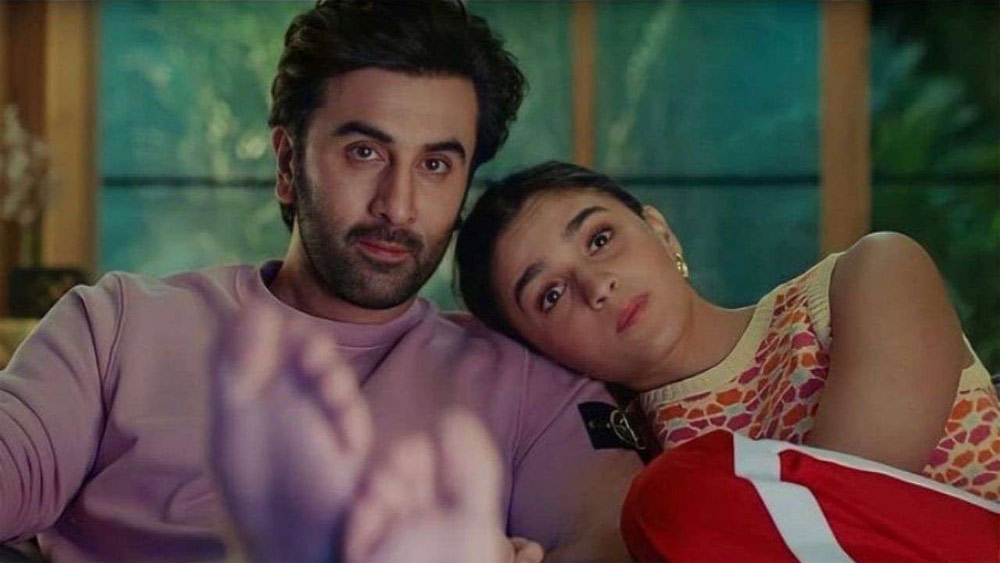 alia bhatt,ranbir kapoor,alia bhatt love story,karan johar,ranveer sing,maasai mara,koffee with karan show  అప్పుడే అలియా-రణబీర్ ల ప్రేమ బలపడిందట