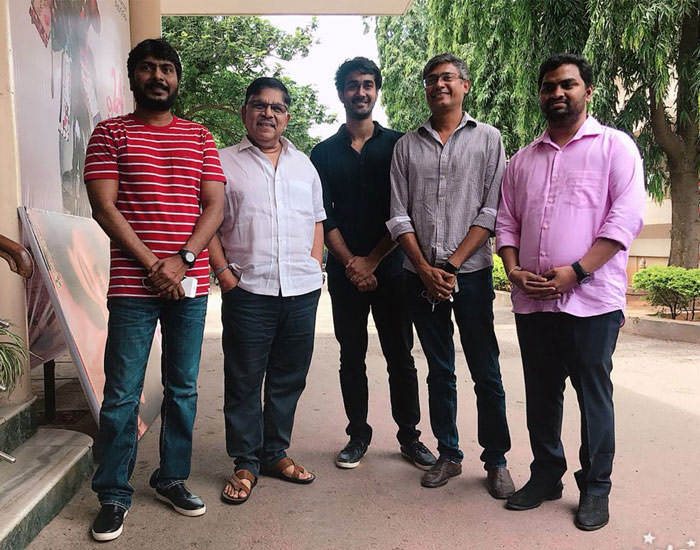 paper boy,geetha arts,sampath nandi,allu aravind  గీతా ఆర్ట్స్‌లో పేప‌ర్ బాయ్ 