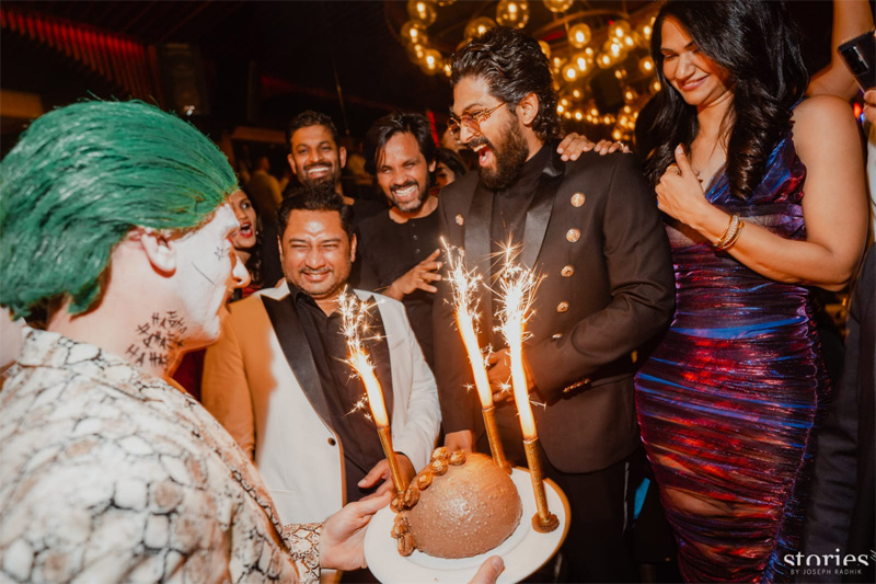 allu arjun,allu arjun birthday,allu arjun birthday celebrations,aneha reddy  ఓ రేంజ్ లో అల్లు అర్జున్ బర్త్ డే సెలెబ్రేషన్స్