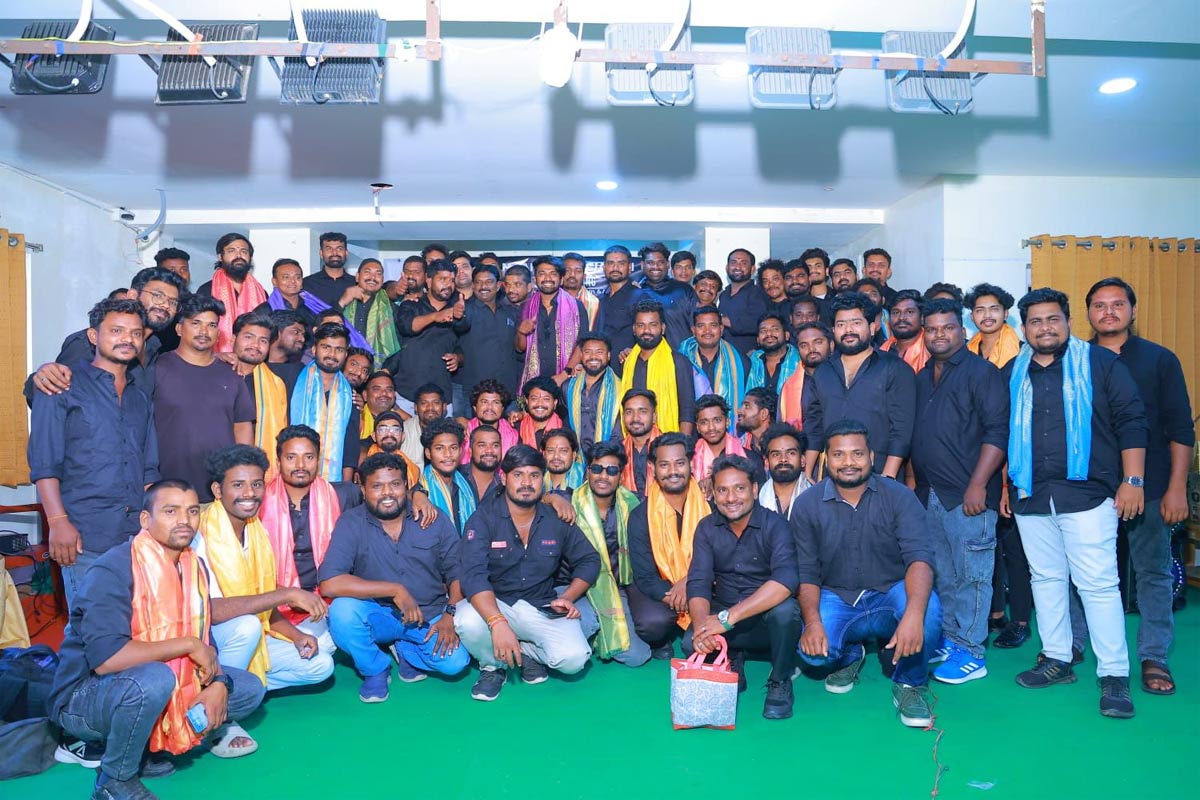 allu arjun  అల్లు ఫ్యాన్స్ ఢీ అంటే ఢీ