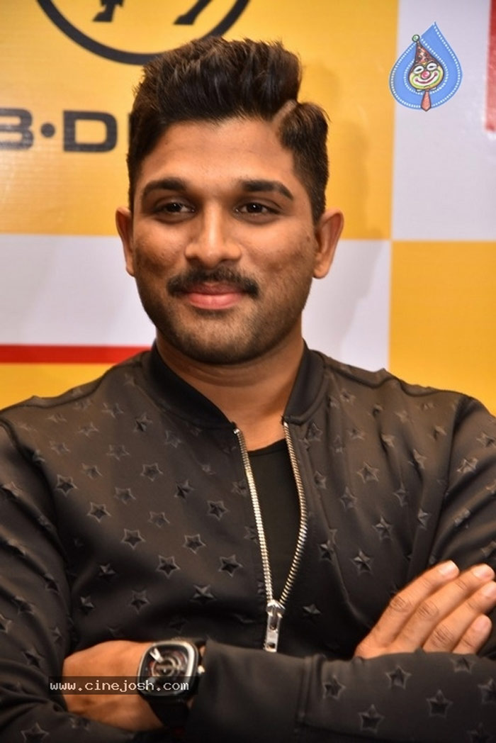 allu arjun,launches,buffalo wild wings,restaurant  బన్నీకి ఎంత సంపాదించినా చాలట్లేదు! 