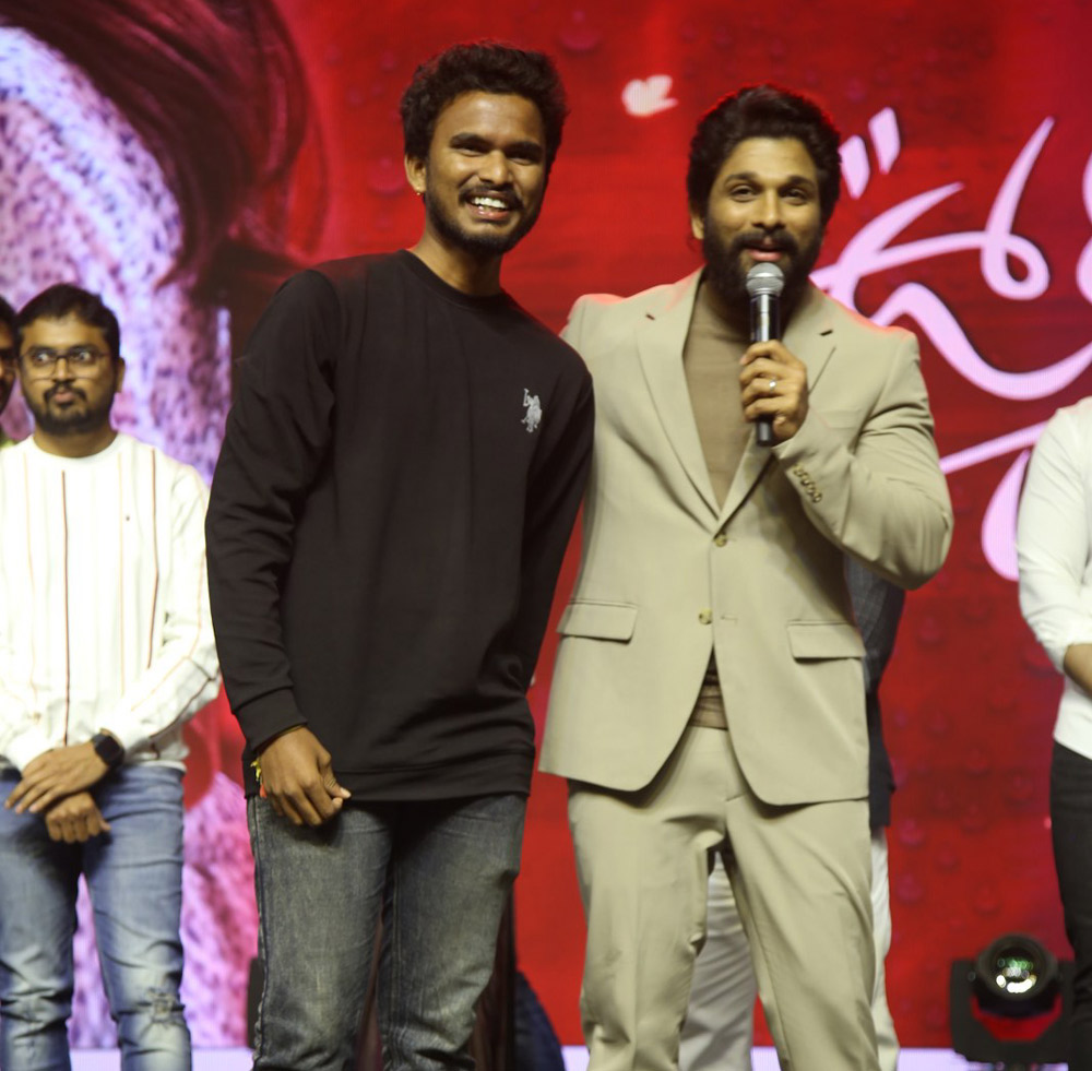 urvasivo rakshasivo,bunny,allu arjun,fans,satirical comment,tollywood heroes fans  ప్రతి ఫంక్షన్‌లో ఇలాంటోడు ఒకడుంటాడు