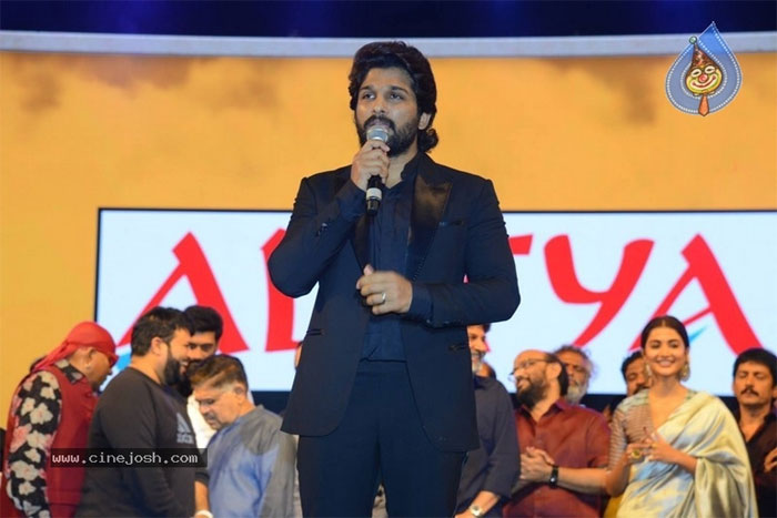 allu arjun,ala vaikunthapurramuloo,success celebrations,ala vaikunthapurramloo movie,vizag,industry hit  ఫస్ట్ టైం ఇండస్ట్రీ హిట్ కొడుతున్నా: బన్నీ