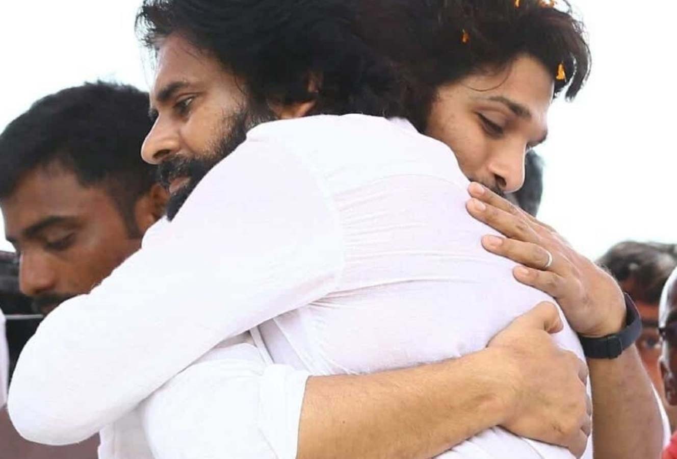 allu arjun  ప‌వ‌న్ ఇంట్లో అల్లు అర్జున్ గంట‌సేపు