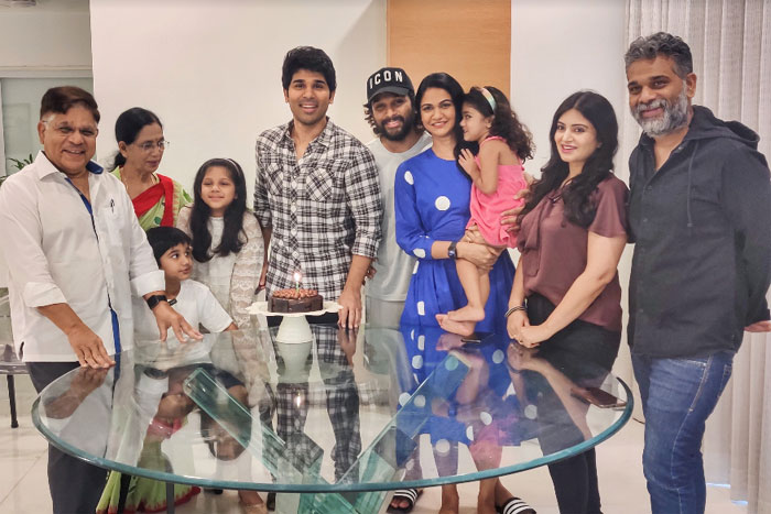 allu sirish,birthday celebrations,family and friends,hero allu sirish  అల్లు శిరీష్ బర్త్‌డే ఇలా జరుపుకున్నాడు