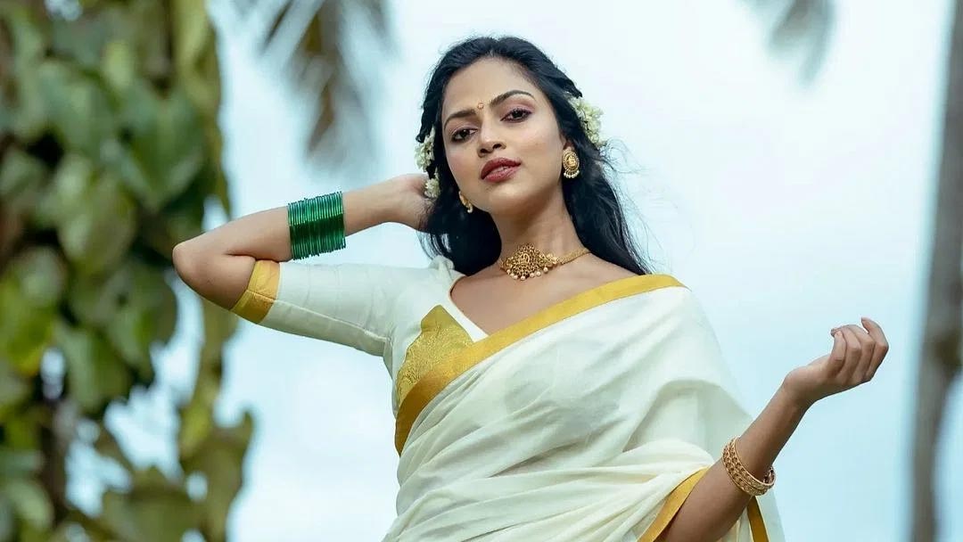 amala paul,kerala ernakulam temple  అమల పాల్ కి ఆలయంలోకి ఎంట్రీ లేదట 