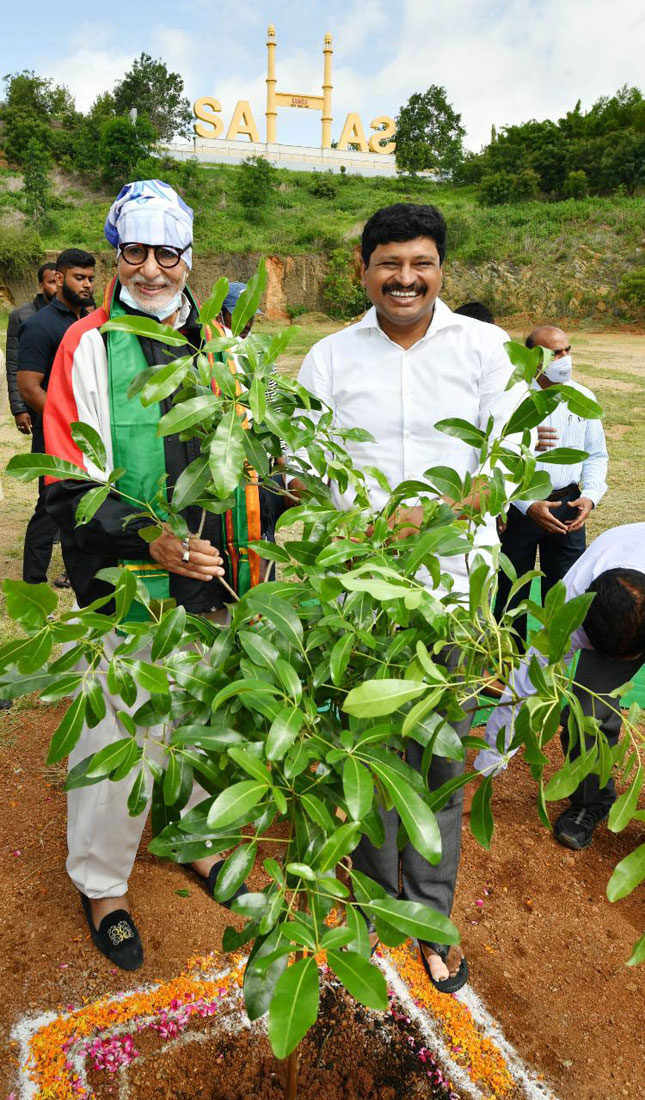 amithabh,hyderabad,plants,santhosh  హైదరాబాద్ లో  బిగ్ బీ మొక్కలు నాటారు