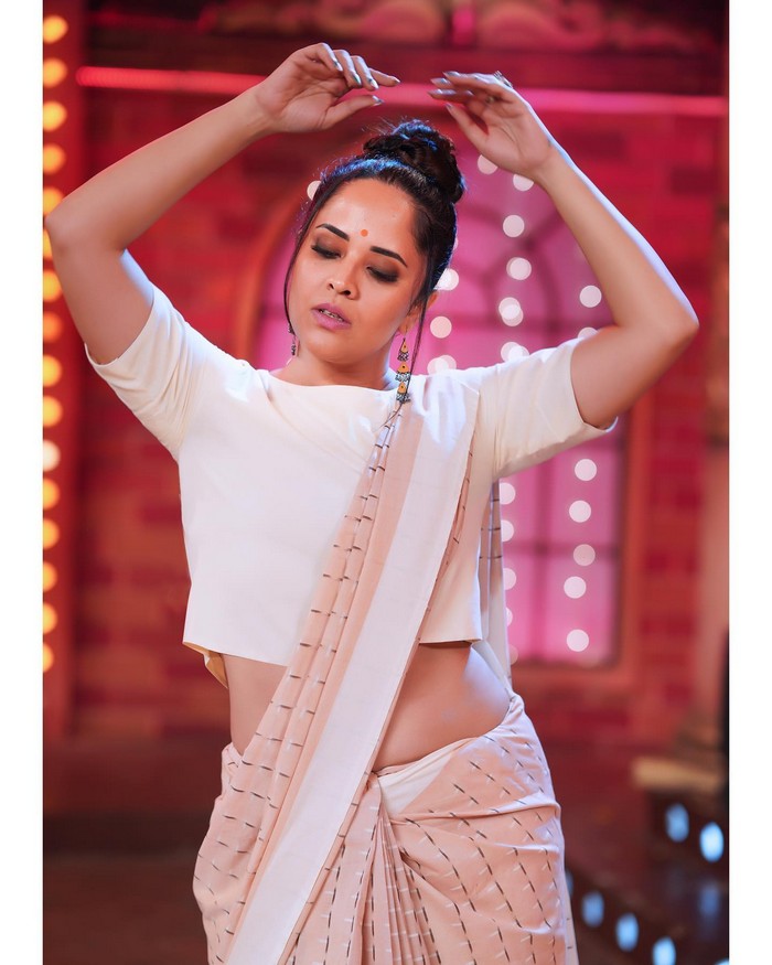 anasuya bharadwaj,anasuya jabardasth shoot,anasuya bharadwaj photo shoot,anasuya pics  జబర్దస్త్ స్టేజ్ పై అనసూయ అందాలు