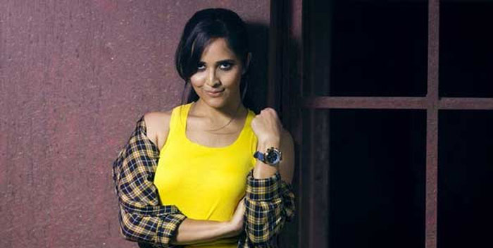 anasuya,clarity,rangasthalam movie,not aunty,role  యంగ్‌ మేనత్తను కాదంటోంది...!