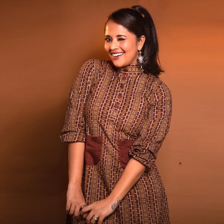 anasuya,anasuya latest photoshoot,anasuya latest photoshoot goes viral  కన్ను కొడుతూ కవ్విస్తున్న జబర్దస్త్ యాంకర్