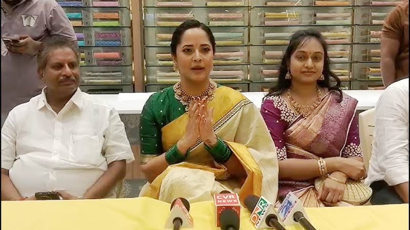 anasuya  చెప్పు తెగుద్ది అంటూ అనసూయ ఆగ్రహం 
