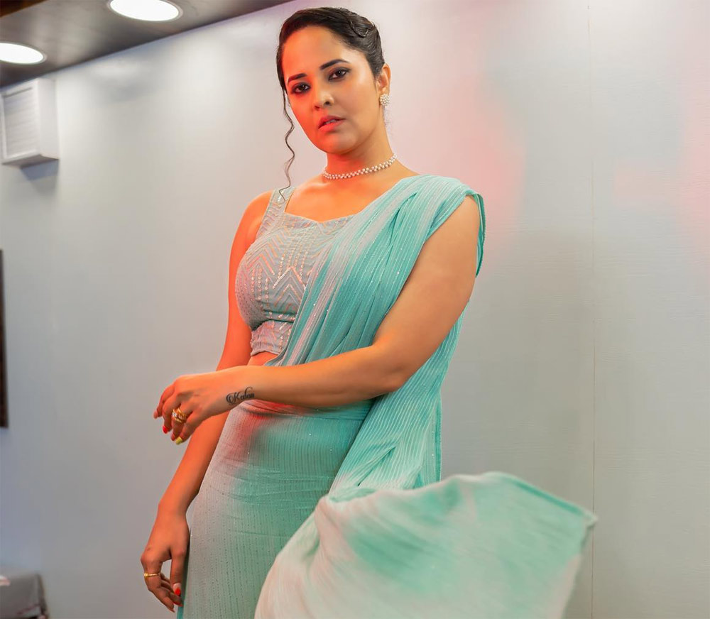 anasuya,jabardasth show,anchor anasuya  ప్రాధాన్యత లేదనే తప్పుకుందా?