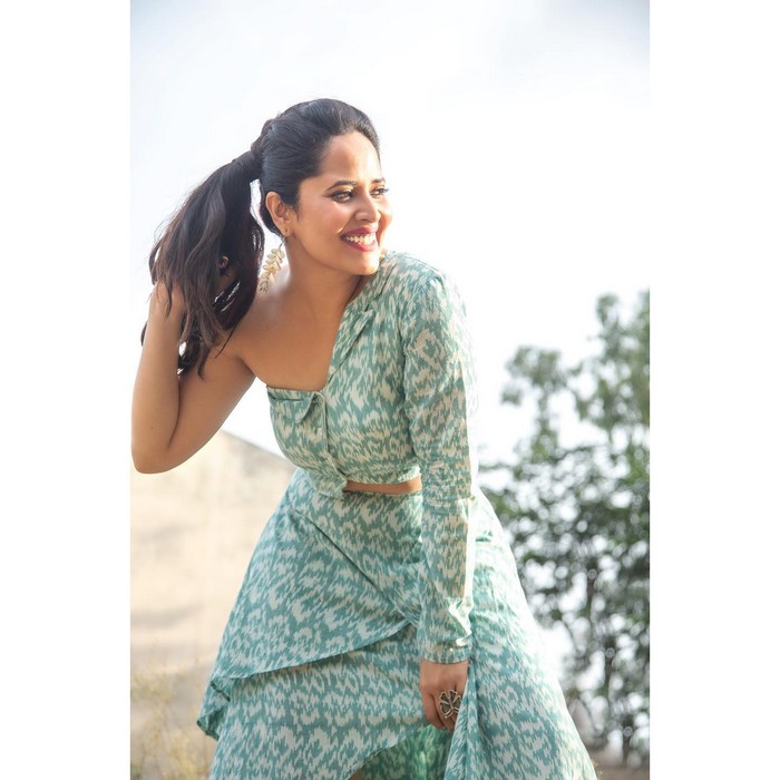 anasuya bharadwaj,anchor anasuya bharadwaj,anasuya bharadwaj latest photoshoot,anasuya bharadwaj glamour pics