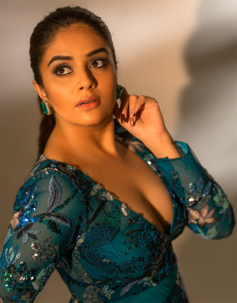 anchor sreemukhi,fire,wedding rumours,social media,  పెళ్లి వార్తలపై శ్రీముఖి ఫైర్