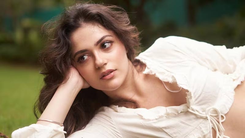 aneet padda  జాబ్ కావాలా..  HR మేనేజ‌ర్ అనీత్ ప‌ద్దా