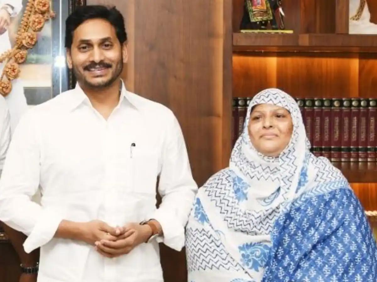 zakia khanam  జగన్ కి మరో ఎమ్యెల్సీ టాటా బై బై  