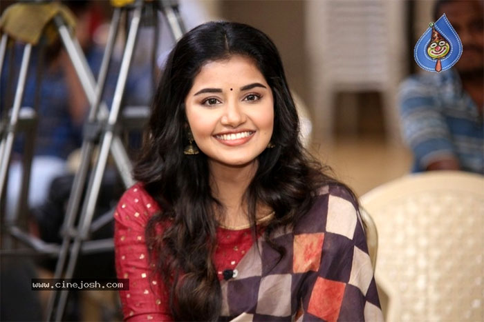 anupama parameswaran,interview,tej i love you,heroine anupama parameswaran  ఇంటర్వ్యూ: అనుపమ పరమేశ్వరన్ (తేజ్)