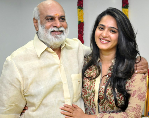 anushka,k.raghavendra rao,om namo venkatesaya,nagarjuna,devoty,special role  నాగ్, అనుష్క లను విడదీశాడుగా..!