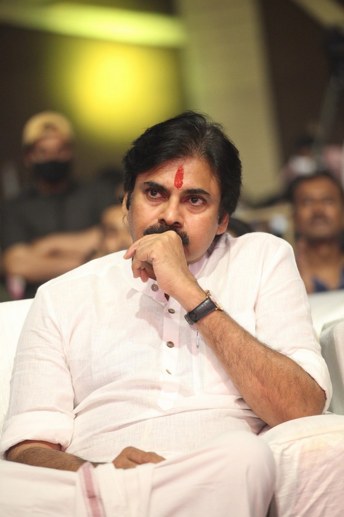 botsa,perni nani,anil kumar yadav,fires,pawan kalyan  పవన్ పై ఫైర్ అవుతున్న ఏపీ మంత్రులు 