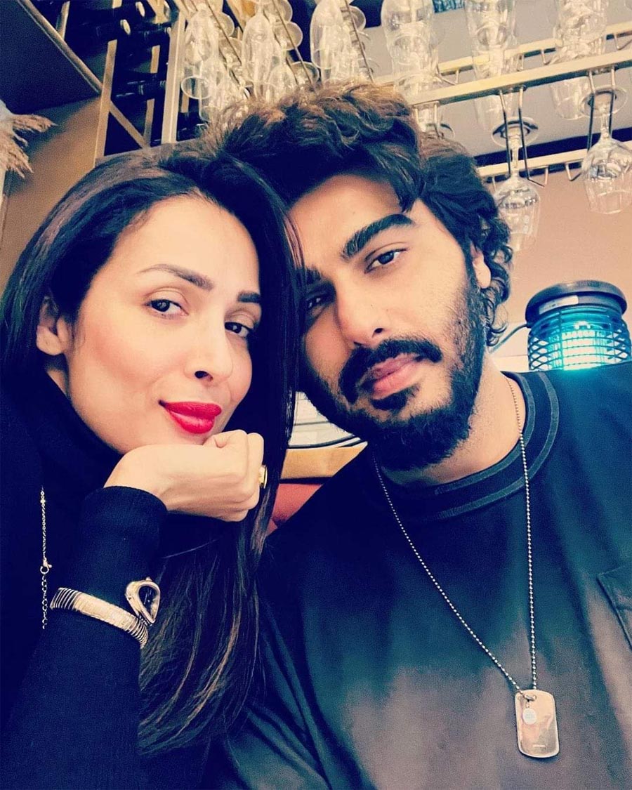 arjun kapoor,malaika arora  విత్ లవ్ అంటూ పబ్లిక్ గా చెబుతున్న అర్జున్ 