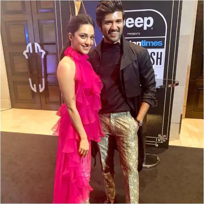 actress kiara advani,vijay deverakonda,kabir singh,arjun reddy  బాలీవుడ్ బ్యూటీకి విజయదేవరకొండ గిఫ్ట్!