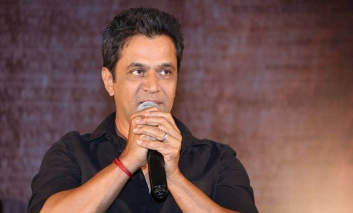 arjun,tells,real life incident,kurukshetram,promotions  ఈ హీరోని పోలీస్ అనుకుని సెల్యూట్ చేశారట