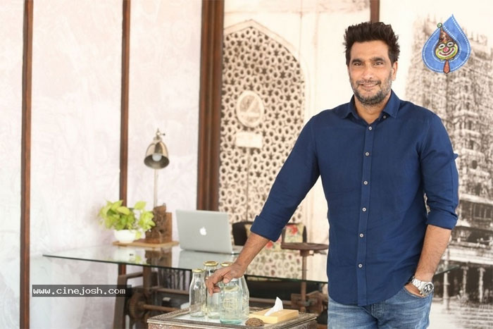 ravinder,art director,bhagamathie,bungalow set  భాగమతి బంగ్లానే.. టాక్!