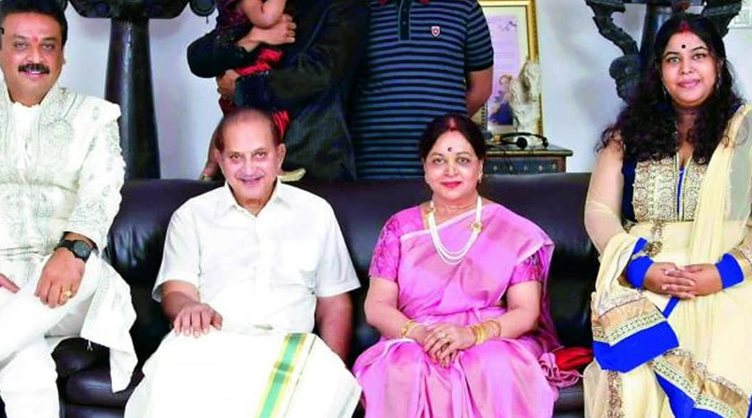 astrologer venu swamy,vijaya nirmala,vk naresh divorce,krishna family  జాతకాలు మార్చి పెళ్లి, అందుకే విడాకులు 