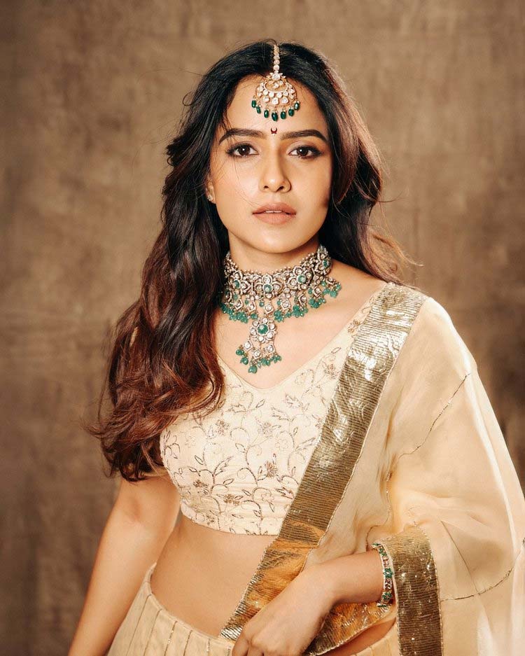 vaishnavi chaitanya  కోటికి చేరుకున్న చలాకీ తెలుగు బేబీ 