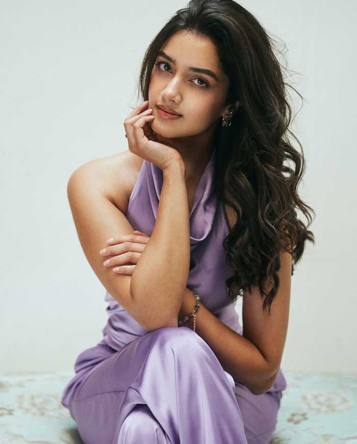 bhagyashri borse  ఒకే నెల రెండు సినిమాలతో భాగ్యశ్రీ బోర్సే